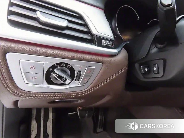 BMW 7 Series (G11) 2018 Жемчужный цвет из Кореи, фото 3