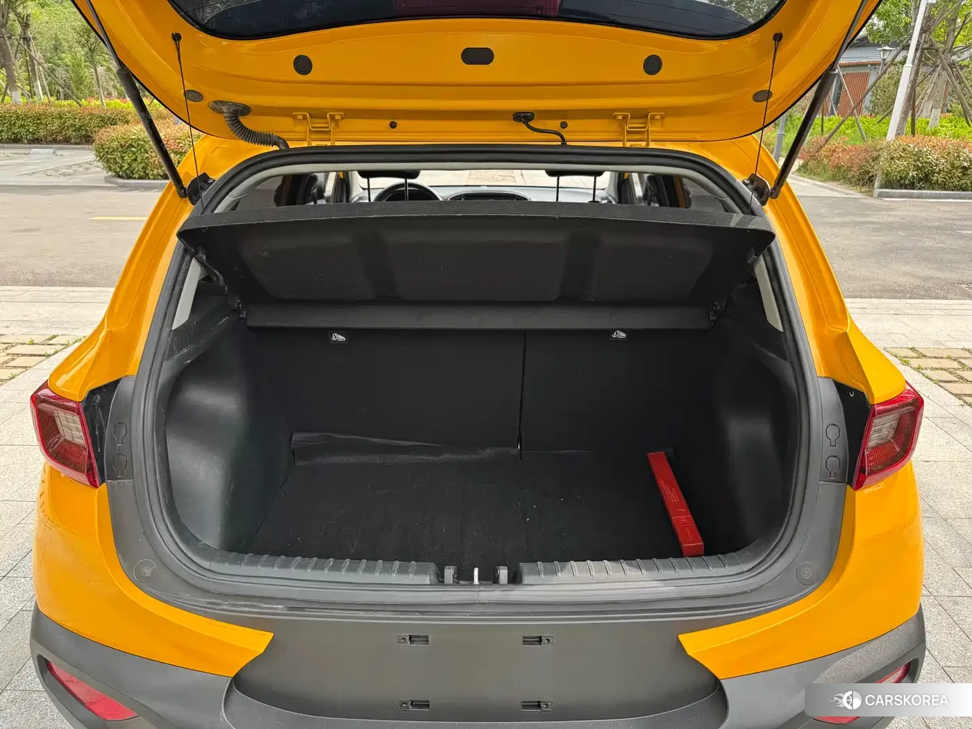 Kia KX1 2022 Yellow/orange из Китая, фото 3