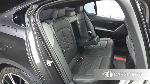 BMW 5 Series (G60) 2024 Серый из Кореи, фото 3