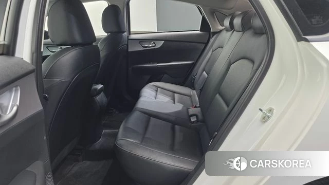 Kia The New K3 2nd generation 2021 Белый из Кореи, фото 3