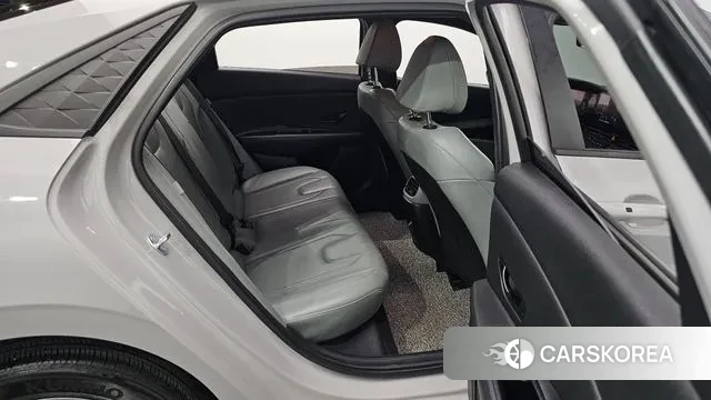 Hyundai The New Avante (CN7) 2024 Серебристо-серый из Кореи, фото 3