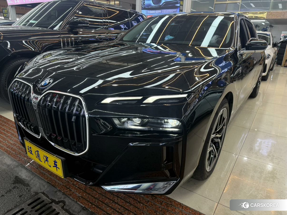BMW i7 2023 Черный из Китая, фото 3