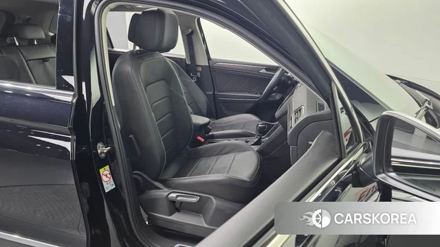 Volkswagen Tiguan Allspace 2022 Черный из Кореи, фото 3