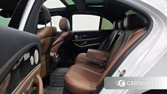 Mercedes-Benz E-Class W213 2021 Белый из Кореи, фото 3