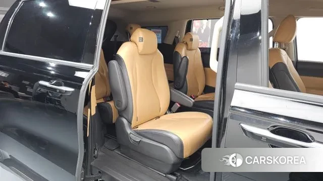 Kia Carnival 4th generation 2023 Черный из Кореи, фото 3