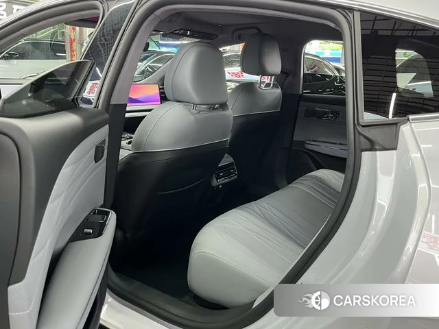 Geely Galaxy Galaxy E8 2025 Серебристо-серый из Китая, фото 3