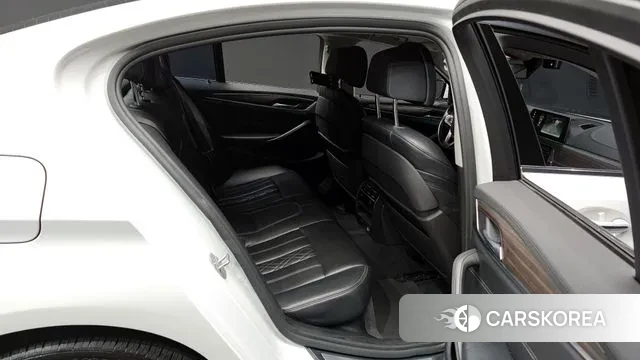 BMW 5 Series (G30) 2018 Белый из Кореи, фото 3