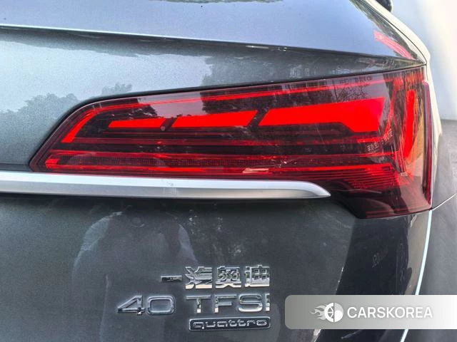 Audi Q5L 2023 Темно-серый из Китая, фото 3