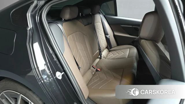 BMW 5 Series (G60) 2025 Черный из Кореи, фото 3