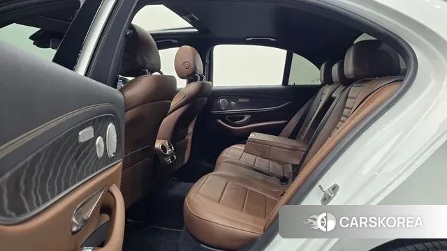 Mercedes-Benz E-Class W213 2022 Белый из Кореи, фото 3