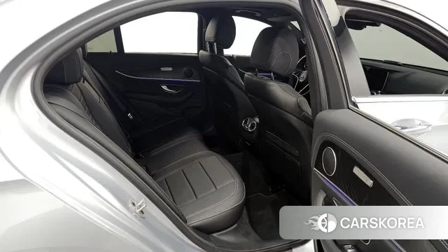 Mercedes-Benz E-Class W213 2023 Серебристо-серый из Кореи, фото 3