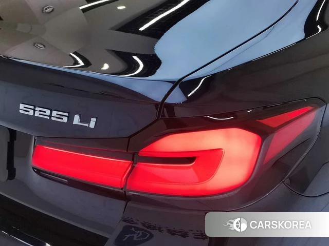 BMW 5 series 2023 Черный из Китая, фото 3