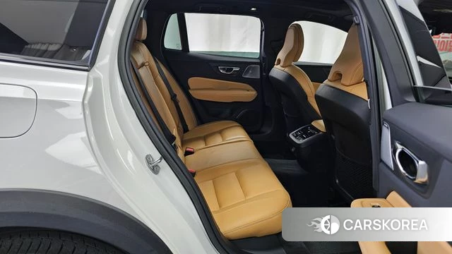 Volvo V60 Cross-Country 2nd Generation 2023 Белый из Кореи, фото 3