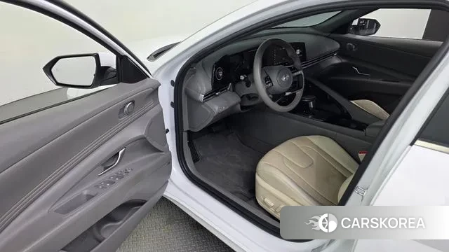 Hyundai The New Avante (CN7) 2023 Белый из Кореи, фото 3