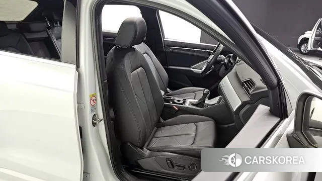 Audi Q3 (F3) 2020 Белый из Кореи, фото 3