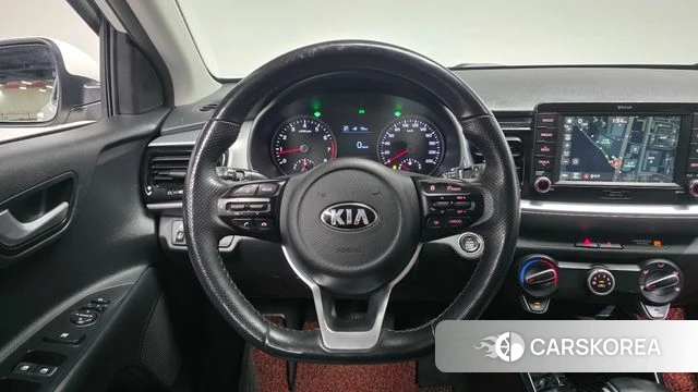 Kia Stonic 2018 Белый из Кореи, фото 3