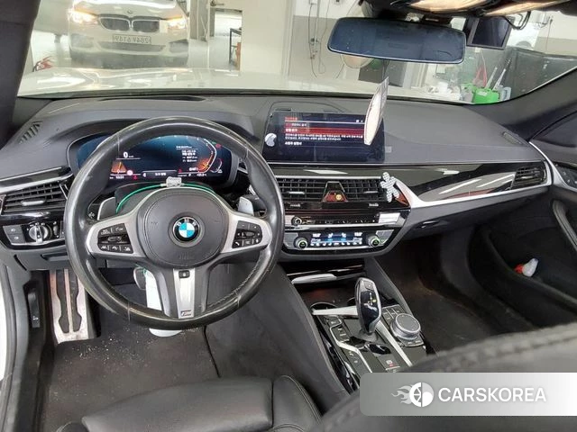 BMW 5 Series (G30) 2019 Белый из Кореи, фото 3