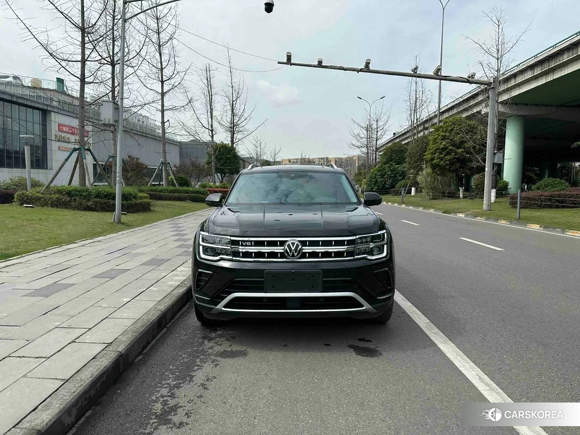 Volkswagen Tourang 2022 Черный из Китая, фото 3