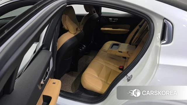 Volvo S60 3rd generation 2021 Белый из Кореи, фото 3