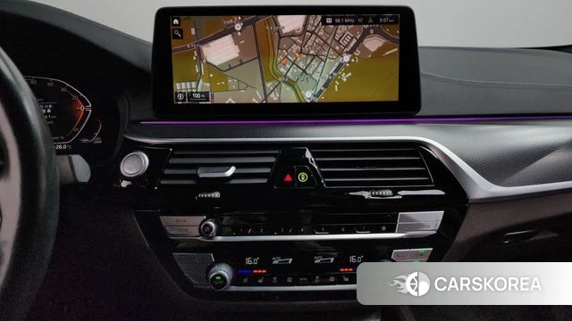 BMW 5 Series (G30) 2022 Белый из Кореи, фото 3