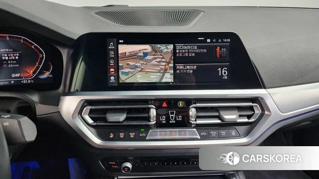 BMW 4 Series (G22) 2023 Светло-серебряный цвет из Кореи, фото 3