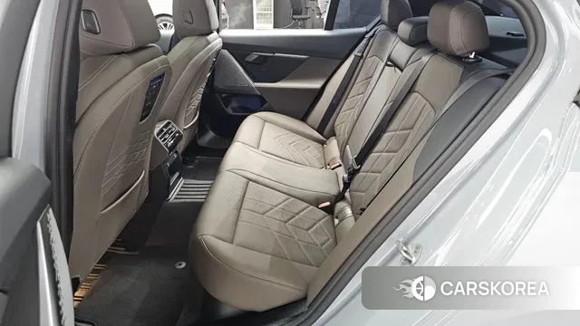 BMW 5 Series (G60) 2025 Серый из Кореи, фото 3