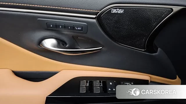 Lexus ES300h 7th generation 2024 Белый из Кореи, фото 3