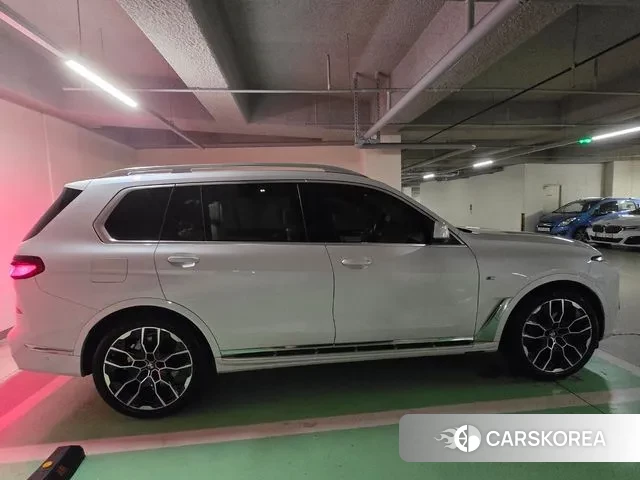 BMW X7 (G07) 2023 Белый из Кореи, фото 3