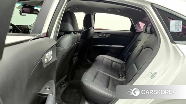 Kia The New K3 2nd generation 2022 Белый из Кореи, фото 3