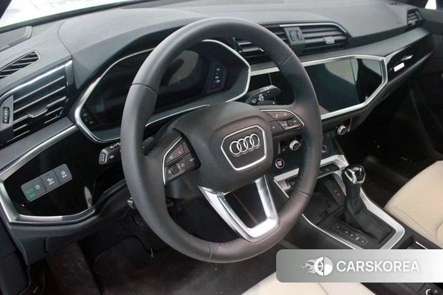 Audi Q3 (F3) 2026 Белый из Кореи, фото 3