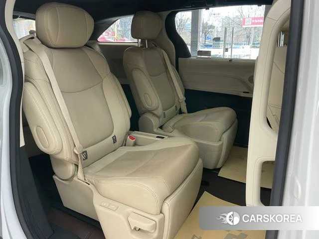 Toyota Saina 2023 Белый из Китая, фото 3