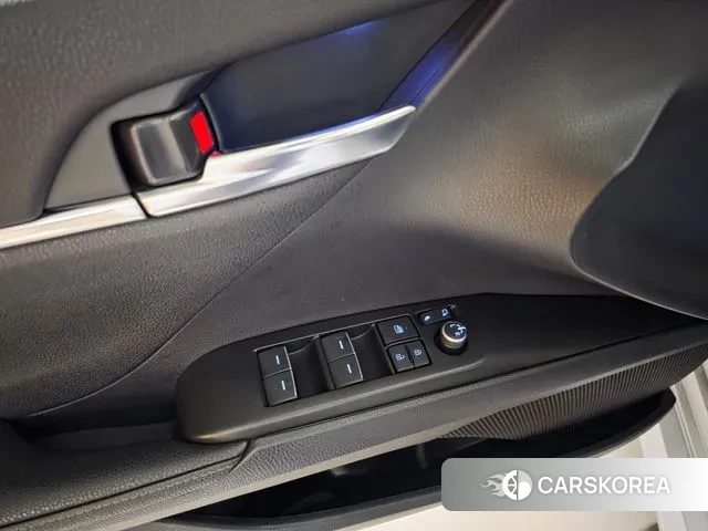 Toyota Camry (XV70) 2023 Серебряный из Кореи, фото 3