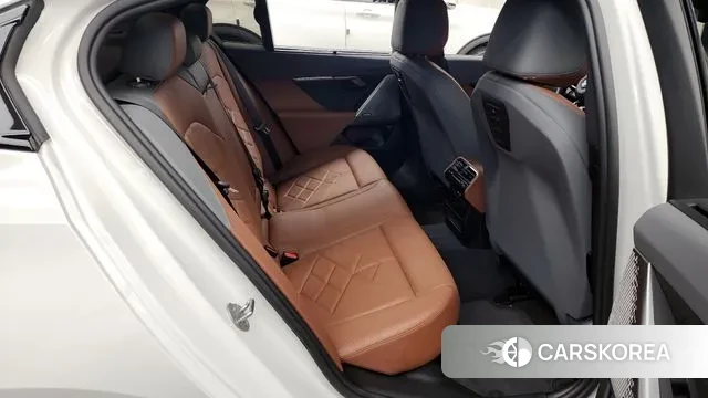 BMW 5 Series (G60) 2024 Белый из Кореи, фото 3