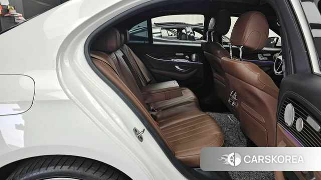 Mercedes-Benz E-Class W213 2023 Белый из Кореи, фото 3