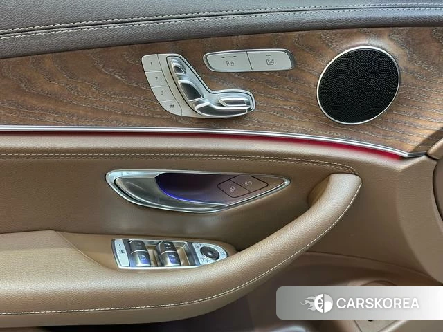 Mercedes-Benz E-class id 4182667 из Китая 3