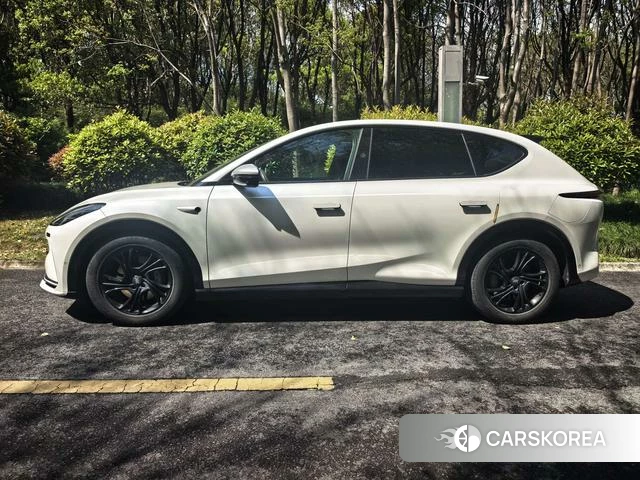 Zhiji Automobile Zhiji LS7 2023 Белый из Китая, фото 3