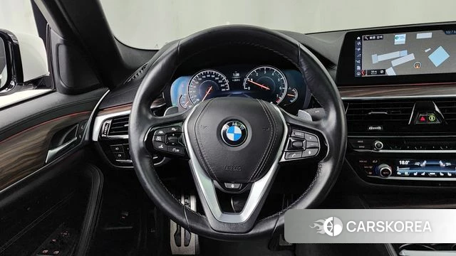 BMW 5 Series (G30) 2018 Белый из Кореи, фото 3