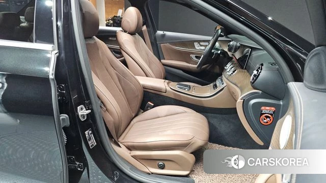Mercedes-Benz E-Class W213 2023 Черный из Кореи, фото 3