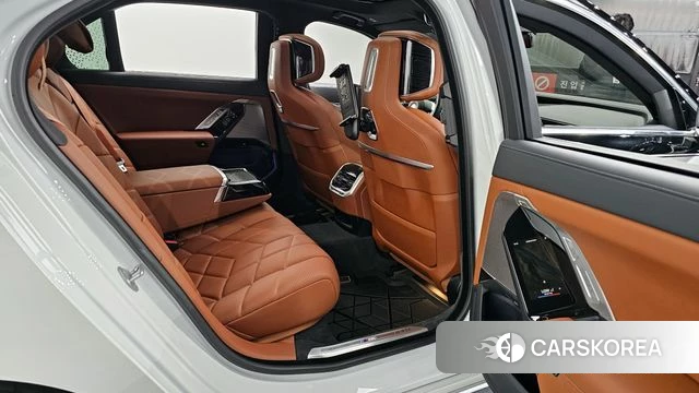 BMW 7 Series (G70) 2025 Белый из Кореи, фото 3