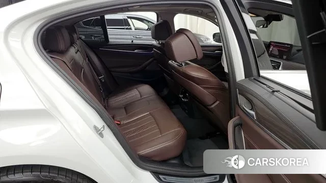 BMW 5 Series (G30) 2023 Белый из Кореи, фото 3