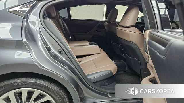 Lexus ES300h 7th generation 2024 Серый из Кореи, фото 3