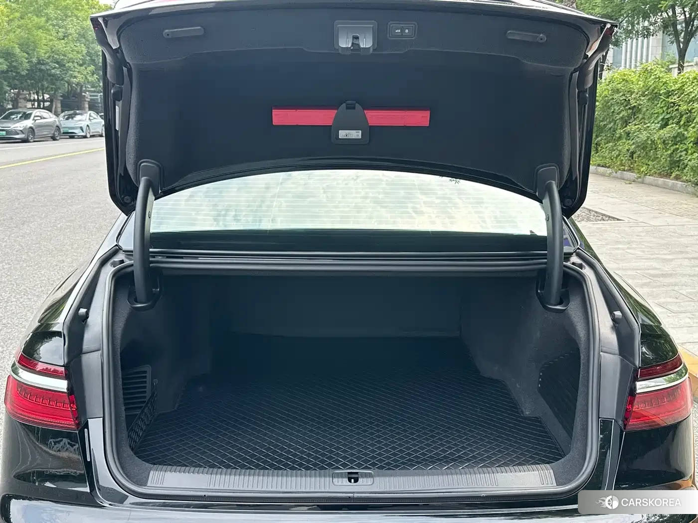 Audi A8 2021 Черный из Китая, фото 3