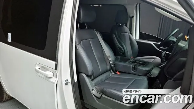 Hyundai Staria 2023 Белый из Кореи, фото 3