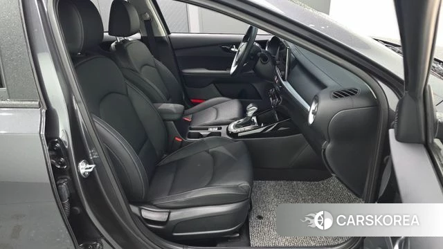 Kia The New K3 2nd generation 2023 Серый из Кореи, фото 3