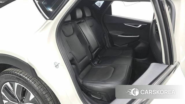 Kia EV6 2023 Жемчужный цвет из Кореи, фото 3