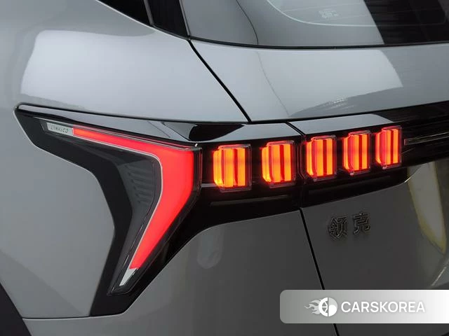 Lynk 06 EM-P 2021 Серебристо-серый из Китая, фото 3