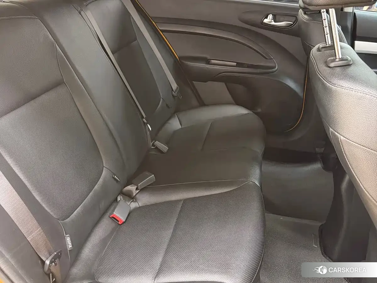 Kia KX1 2022 Yellow/orange из Китая, фото 4