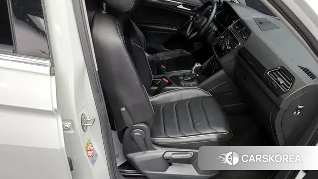 Volkswagen Tiguan second Generation 2023 Белый из Кореи, фото 3