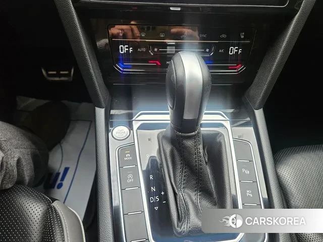 Volkswagen Arteon 2023 Светло-серебряный цвет из Кореи, фото 3