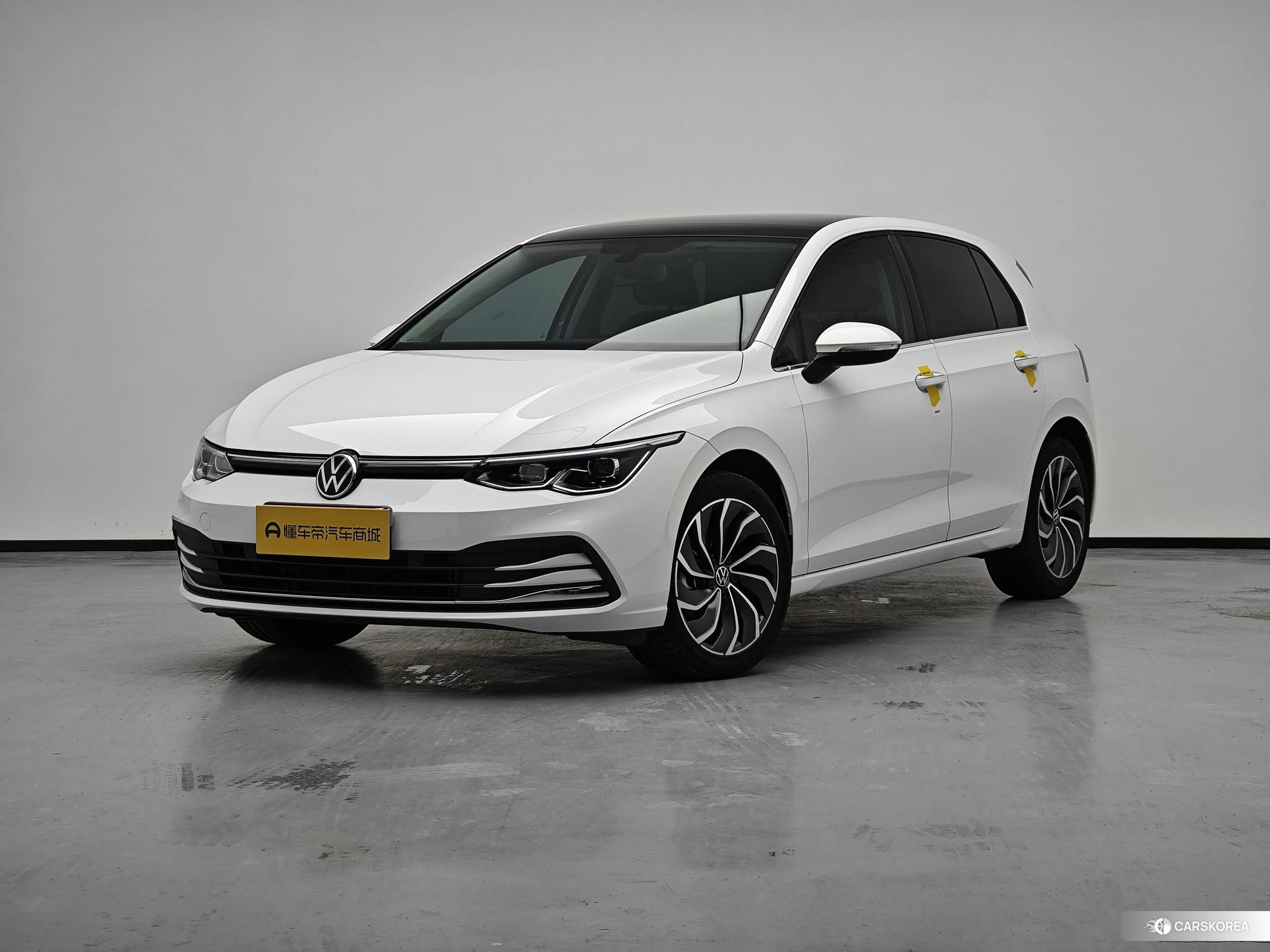 Volkswagen Golf 2023 Белый из Китая, фото 3